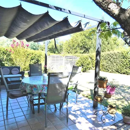 Belle De Jour Hébergement de vacances *